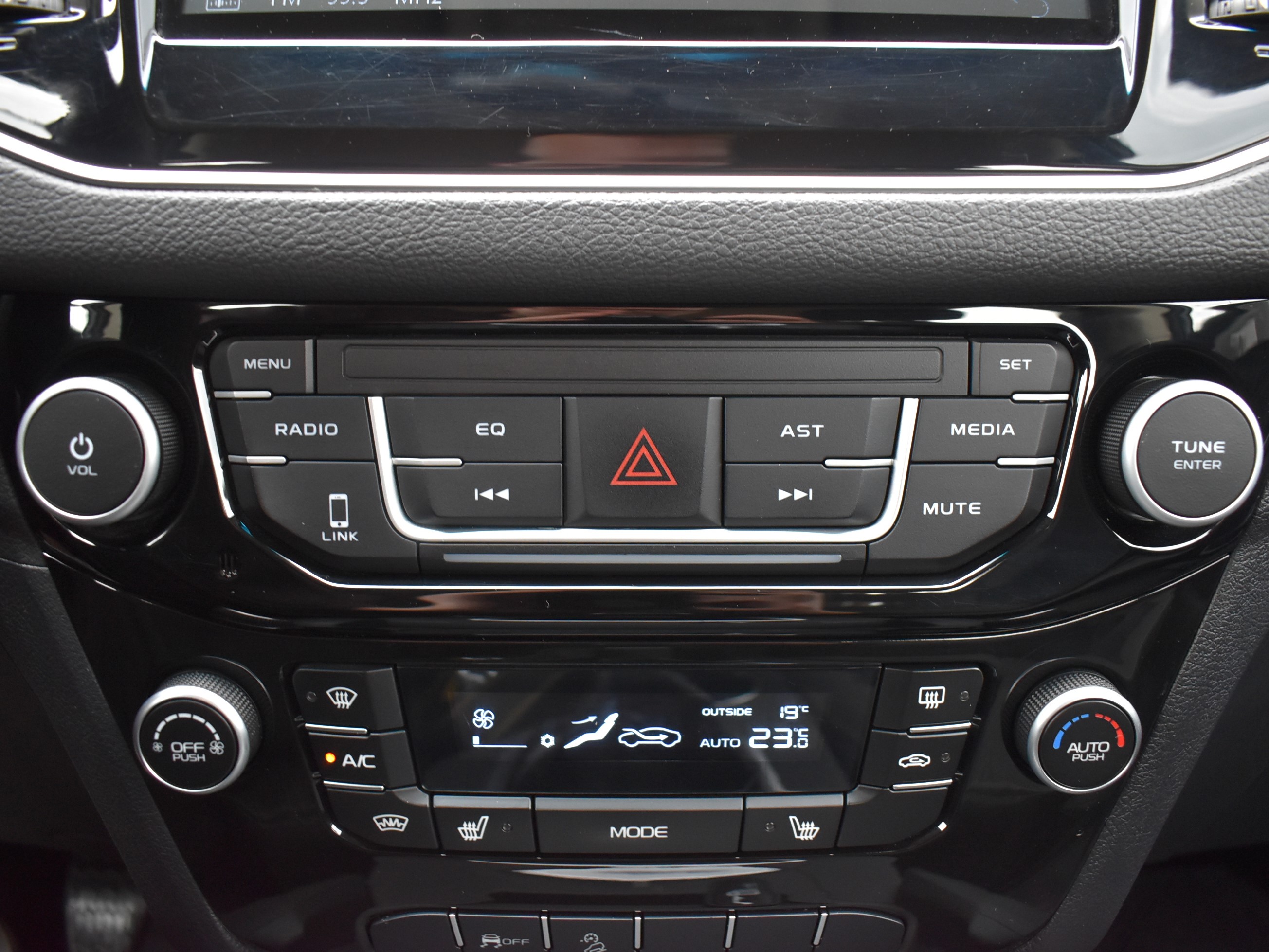  EMGRAND X7