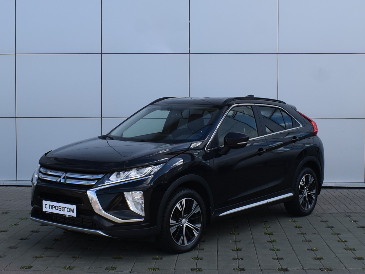 Eclipse cross