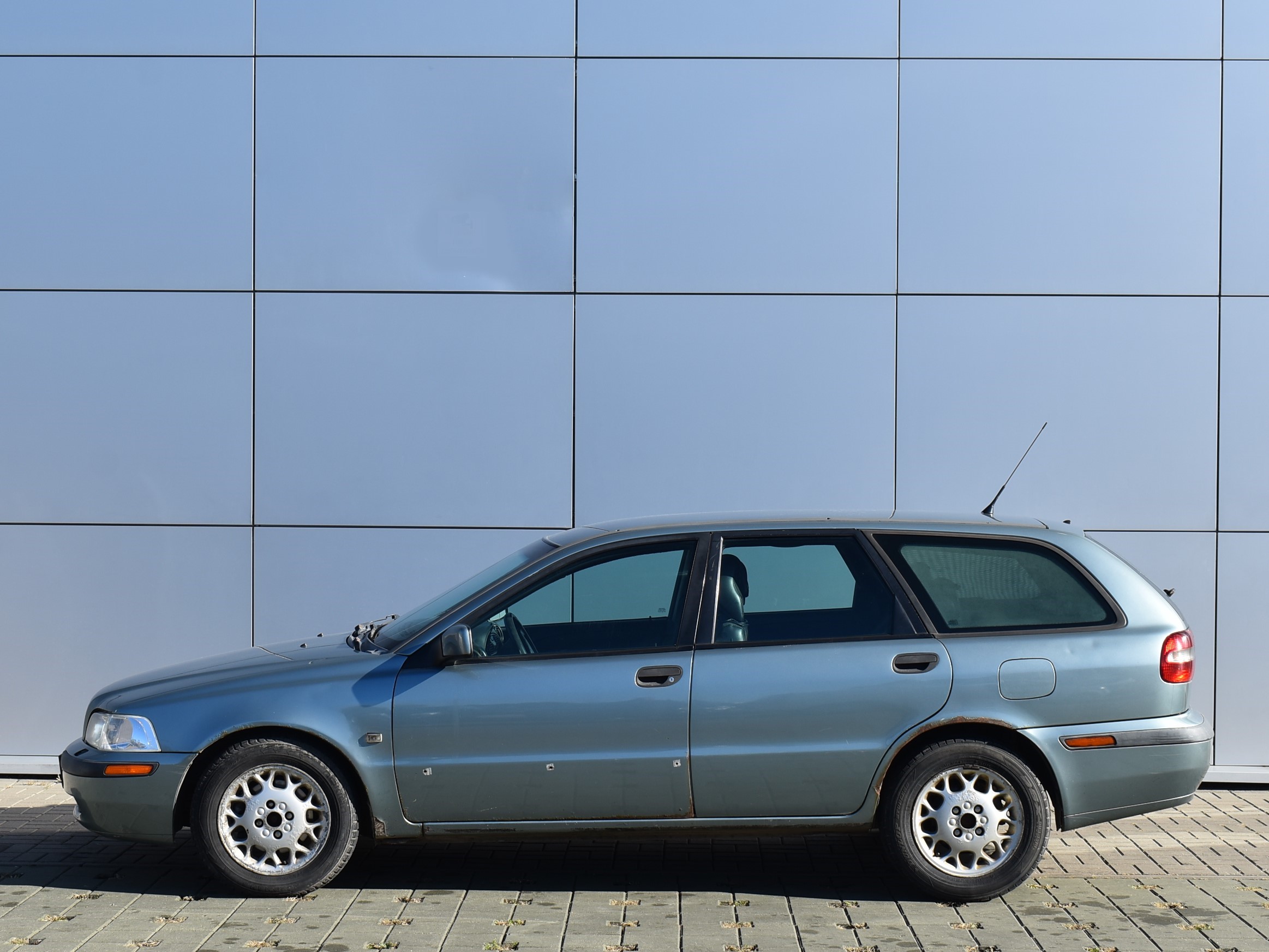 V40