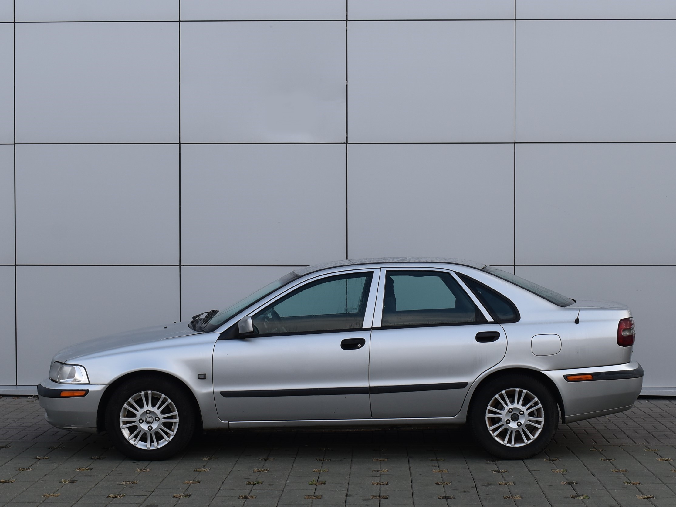  S40