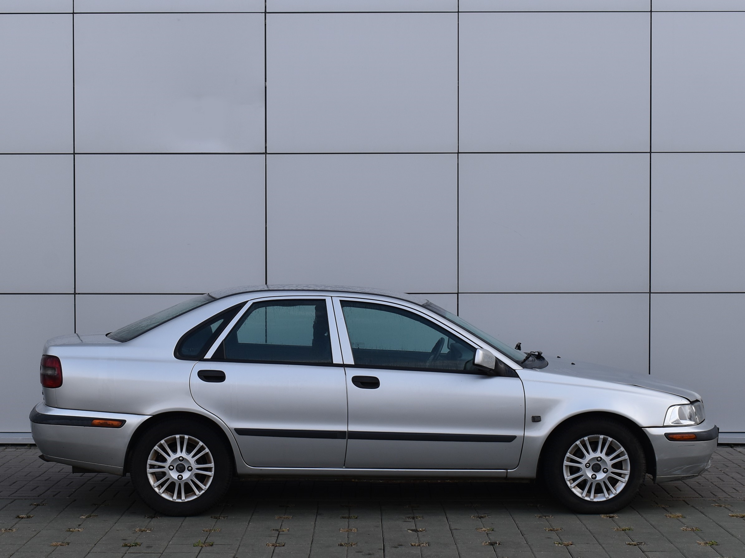  S40