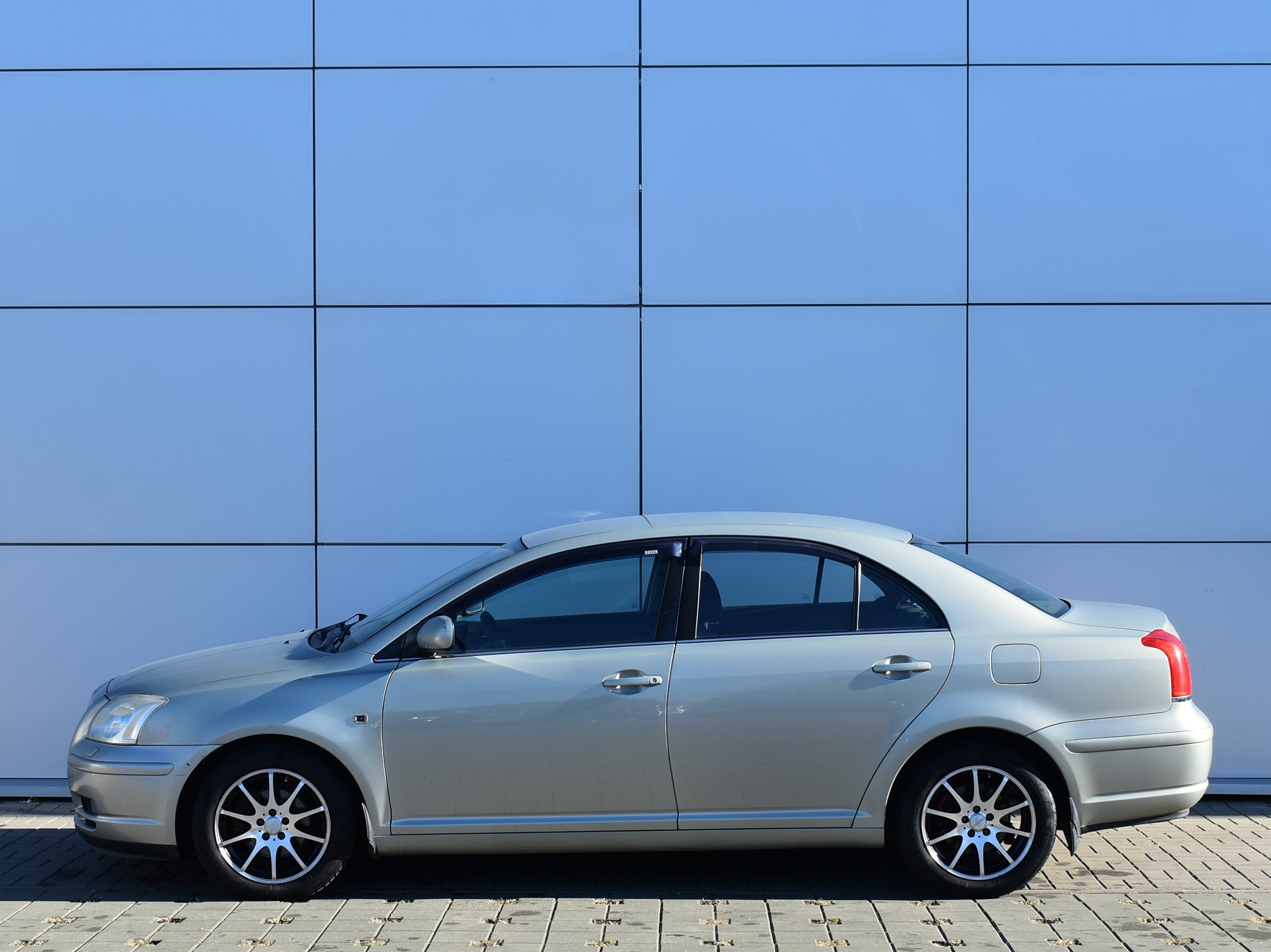  AVENSIS