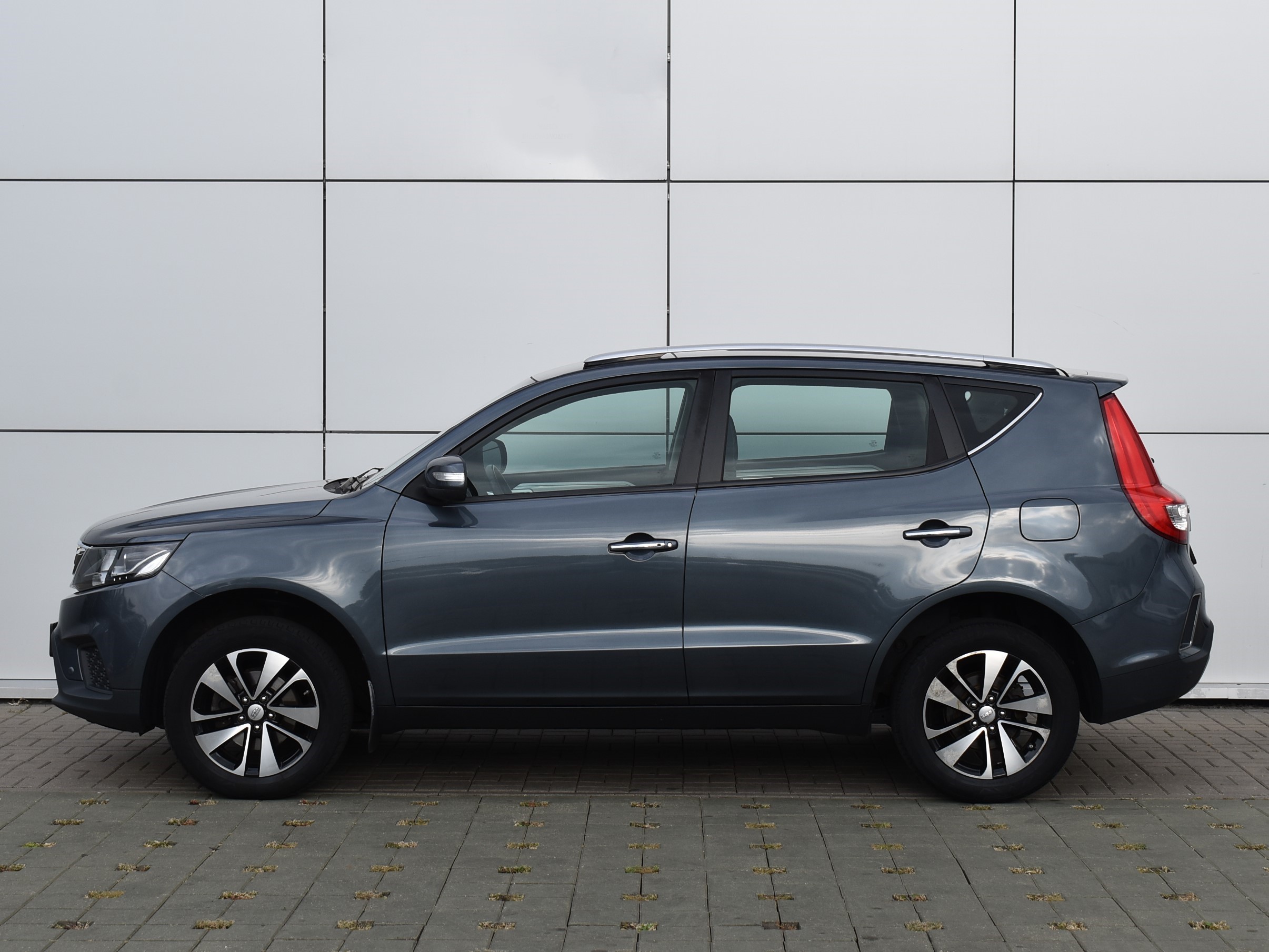  EMGRAND X7
