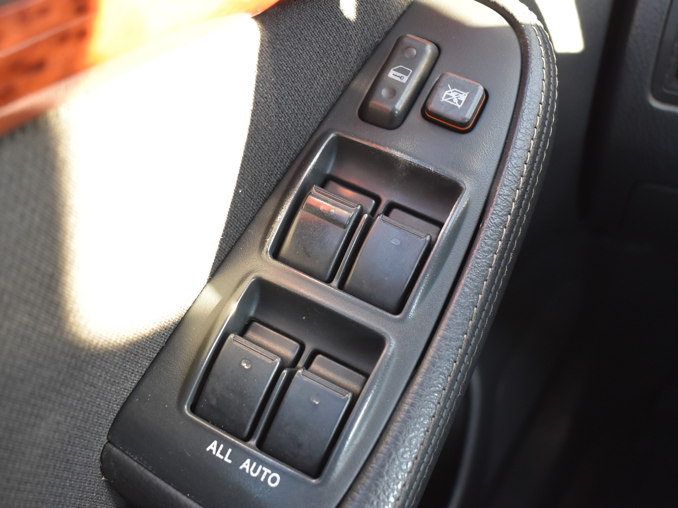  AVENSIS