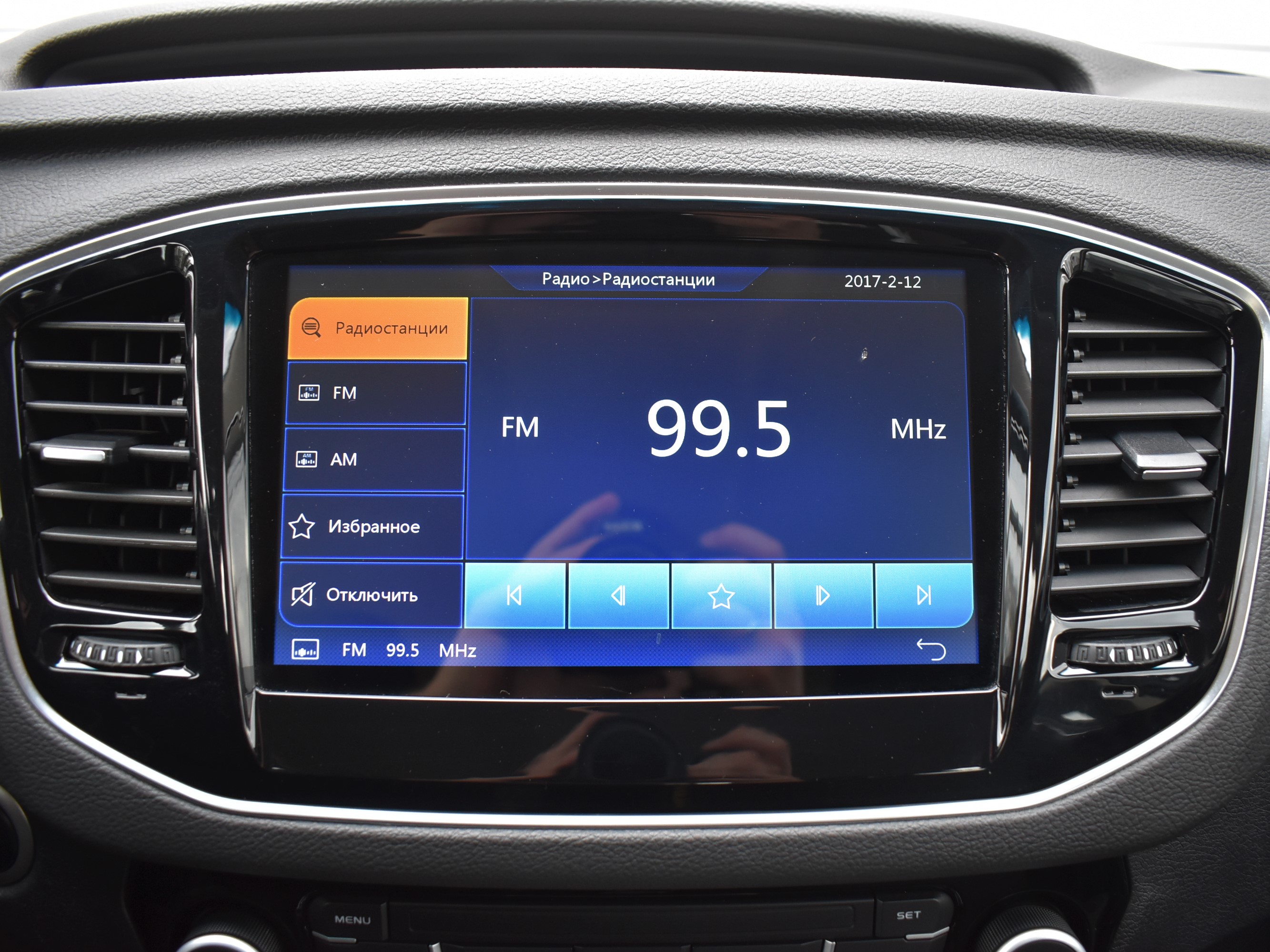  EMGRAND X7