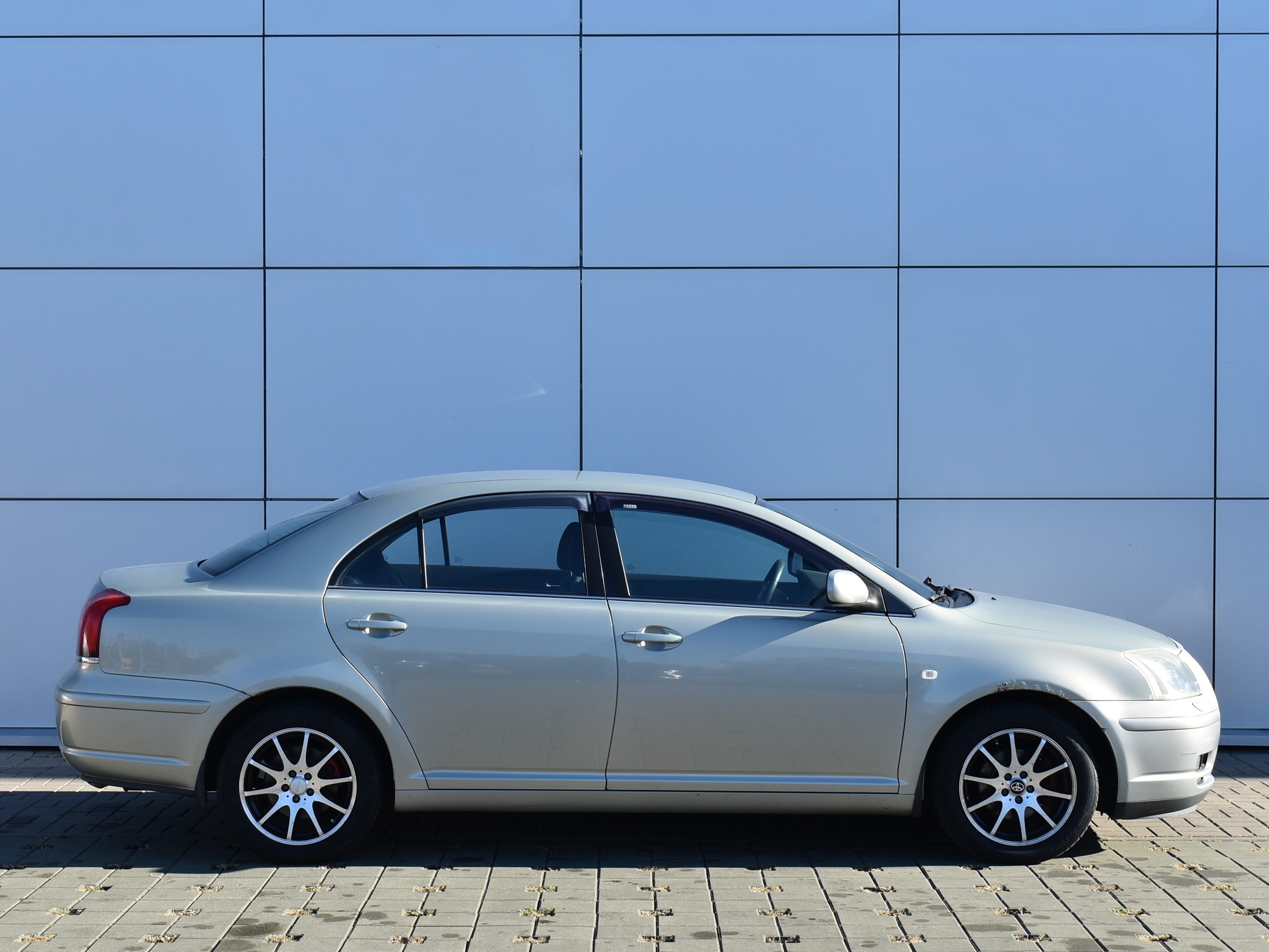  AVENSIS