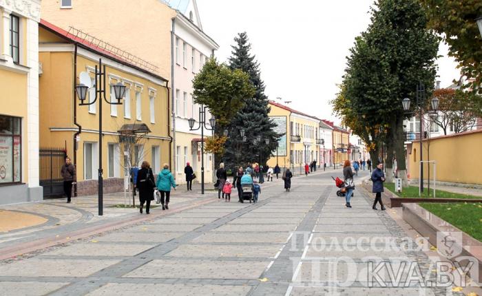 Пинск снять. Пинск ул Ленина 36. Брестская область Пинск улица Днепровской флотилии 51 Fix Price.