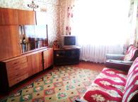 Продаётся  двухкомнатная квартира в Петрикове.