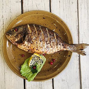 Дорадо запеченая (300г) (весовое), Кафе Закуток