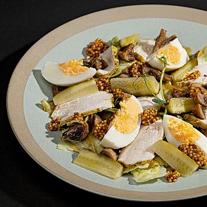 Салат с курицей и жаренными грибами, Yellow Chicken