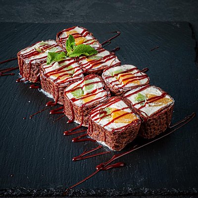 Заказать Свит-ролл шоколадный с персиком и киви, ART FOOD