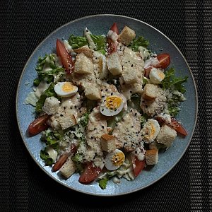 Салат Цезарь с курицей, ТАЙ