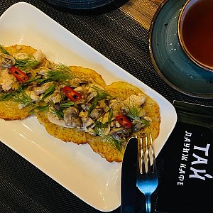 Драники с курицей и грибами в сливочном соусе, ТАЙ