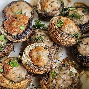 Шампиньоны, фаршированные мясом и запеченные в кеци, Хинкальня (на Урицкого) - Гродно
