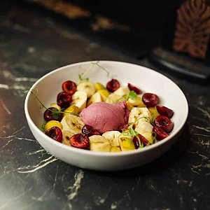 Фруктовый салат мороженым малина-гранат, Амазонка