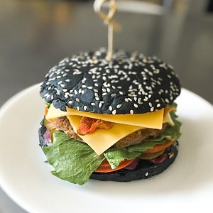 Black burger с беконом, Кафе Олимпия