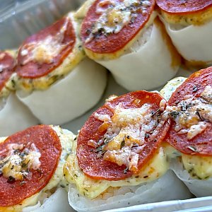 Запеченный ролл Пепперони с острым соусом, Ваши Суши