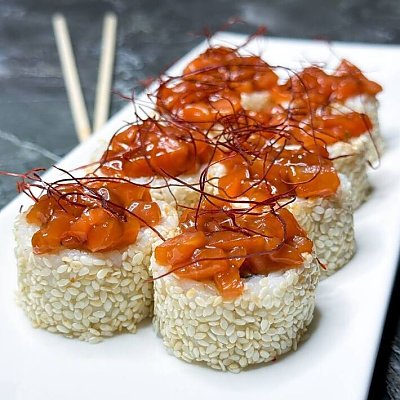 Заказать Ролл Янь, Атмосфера