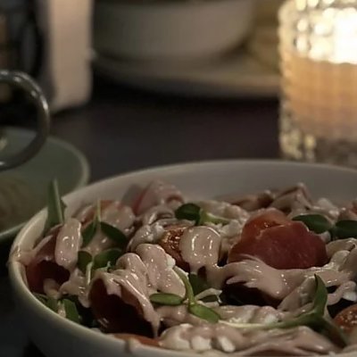 Заказать Салат с клубничной заправкой, зернистым творогом и палермой, EASY BAR