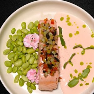 Лосось конфи с овощной сальсой и бобами эдамамэ, EASY BAR