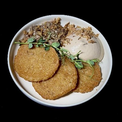 Заказать Драники с рваной свининой и соусом, EASY BAR