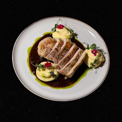 Заказать Стейк из свинины с соусом Демиглас и картофельным пюре, EASY BAR