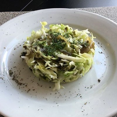 Заказать Салат из морской и белокочанной капусты, Martin Cafe