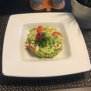 Салат из свежей капусты с огурцом, Martin Cafe