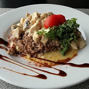Свинина в сметанном соусе с гречневой кашей, Martin Cafe