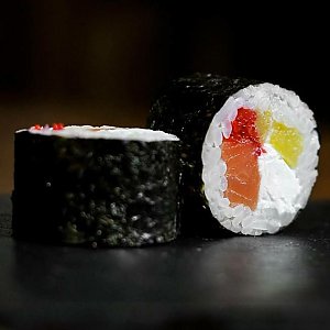 Ролл с лососем и манго, Sushi Boom