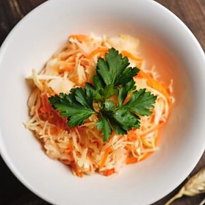 Салат из свежей капусты с маслом, Друзья - Обеды