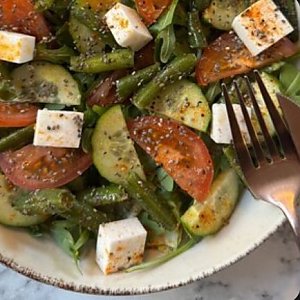Салат с сыром фета и стручковой фасолью, Veg Harmony Cafe