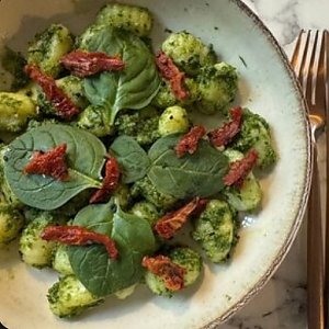 Ньокки с вегетарианским песто и вялеными томатами, Veg Harmony Cafe