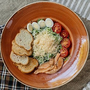 Салат Цезарь с семгой, Пряности и Радости