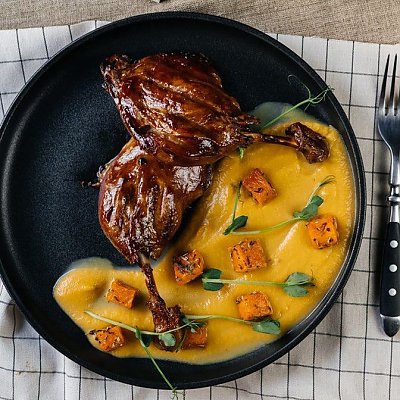 Заказать Утиные ножки с пюре из протертой тыквы, Пряности и Радости