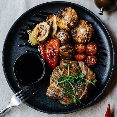 Заказать Стейк из свинины, Пряности и Радости