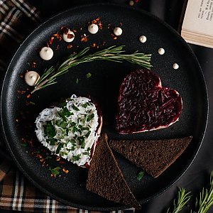 Салат Сельдь под шубой, Пряности и Радости