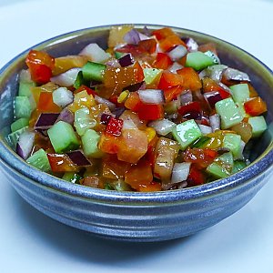 Кошерный Израильский овощной салат, Ресторан Лехайм