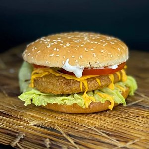 Чикен Бургер, Томас Пицца