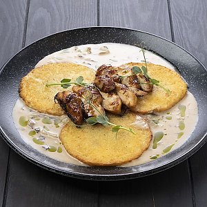Драники с цыпленком Терияки и соусом грибной Демиглас, CAFE GARAGE - Гродно
