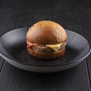Чизбургер с цыпленком, CAFE GARAGE - Гомель
