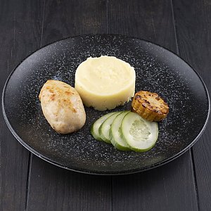 Куриная котлета с картофельным пюре и кукурузой, CAFE GARAGE - Минск