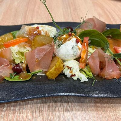 Заказать Салат с сырными шариками, 