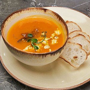 Суп-пюре из тыквы с курицей и сыром горгонзола, Кафе История