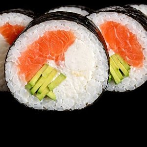 Ролл Норимак с лососем, SUSHI ART - Барановичи