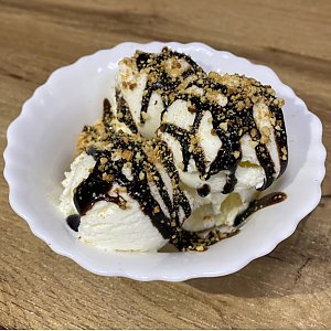 Мороженое с топпингом и орехами, Кансай Суши (на Медицинской)