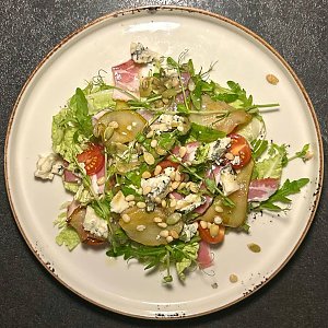 Салат Хамон и сыр бри, Костер