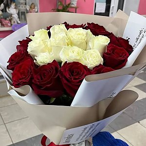 Букет из 25 роз в оформлении №1, Caramel Flowers
