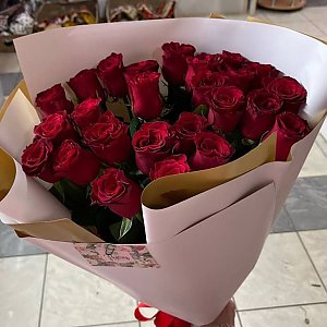 Букет из 25 роз в оформлении №2, Caramel Flowers