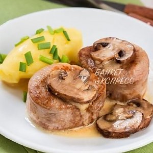 Медальоны из свиной вырезки с жареными грибами и кубиками золотистого картофеля, Банкет Экспресс
